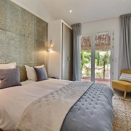 Villa De 6 Chambres Avec Vue Sur La Mer Piscine Privee Et Jardin Clos A Gassin Villa *