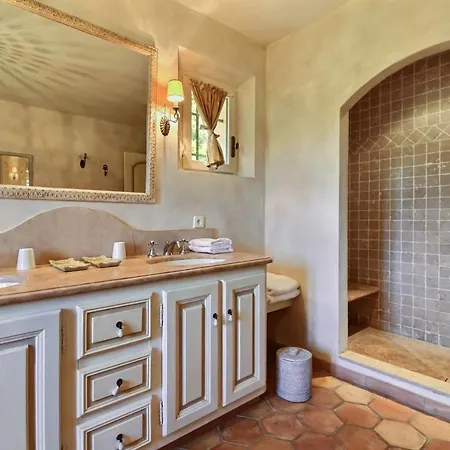 Villa De 6 Chambres Avec Vue Sur La Mer Piscine Privee Et Jardin Clos A Gassin * Gassin