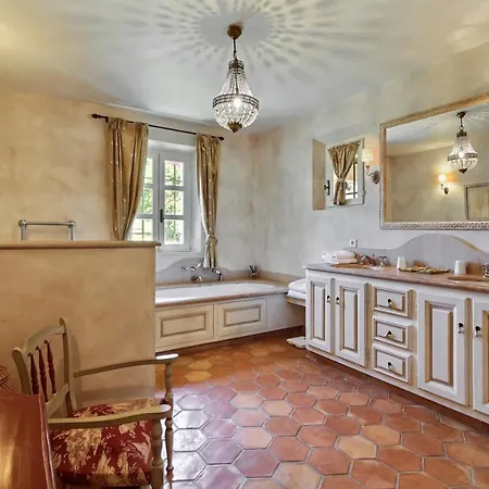 Villa De 6 Chambres Avec Vue Sur La Mer Piscine Privee Et Jardin Clos A Gassin * Gassin